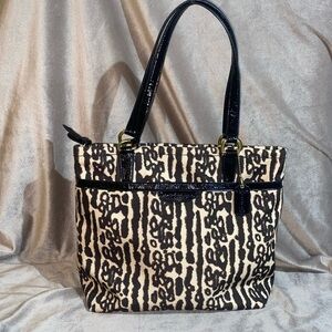 Coach Signature Leopard Ocelot
Animal Print Zip Tote Shoulder Bag